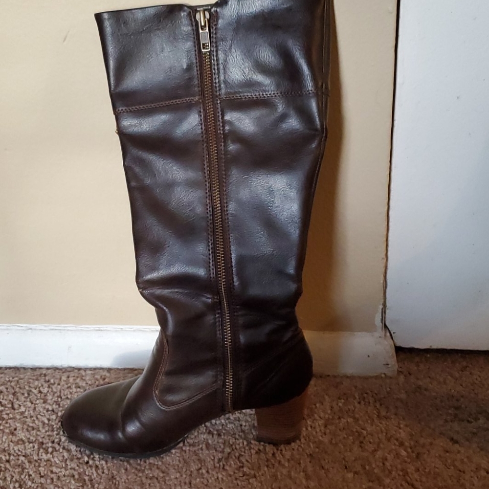 Sonoma brand Dark brown leather boots with heels - Picture 3 of 7